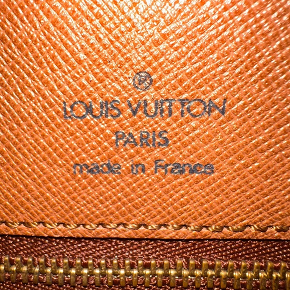Authentic Louis Vuitton
Vintage Monogram Saint Cloud - Picture 4 of 11